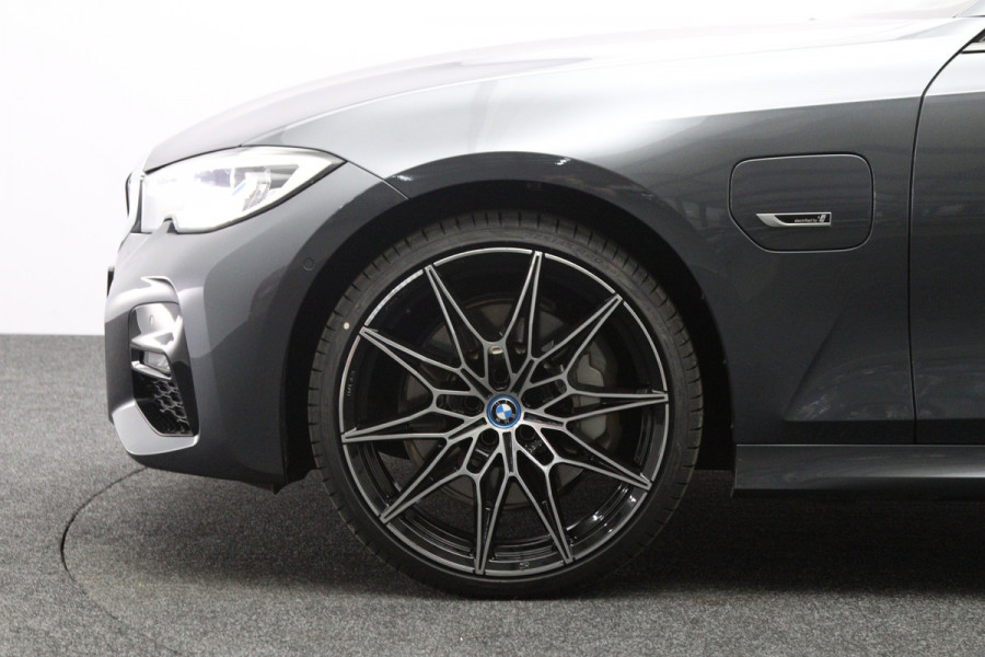 BMW 3 Serie Touring 330e 293 PK High Executive M-Sport PHEV, Panoramadak, Adap. Cruise Control, Carplay, 360 Camera