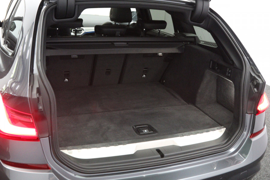 BMW 3 Serie Touring 330e 293 PK High Executive M-Sport PHEV, Panoramadak, Adap. Cruise Control, Carplay, 360 Camera