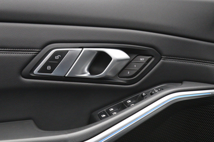 BMW 3 Serie Touring 330e 293 PK High Executive M-Sport PHEV, Panoramadak, Adap. Cruise Control, Carplay, 360 Camera