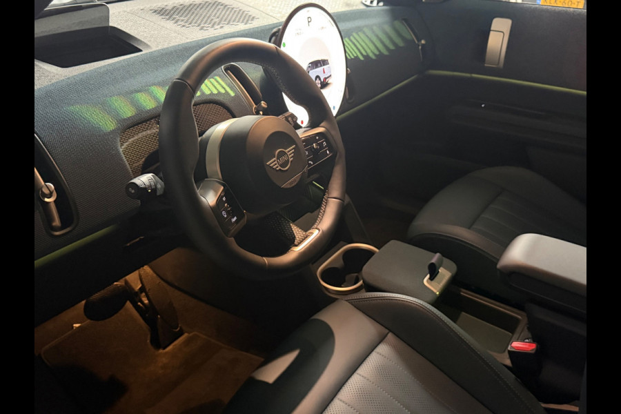 MINI Countryman SE ALL4 Favoured XL 66.5 kWh 313 PK PANO|TREKHAAK|HUD|H&K|AMBIENT|20 INCH
