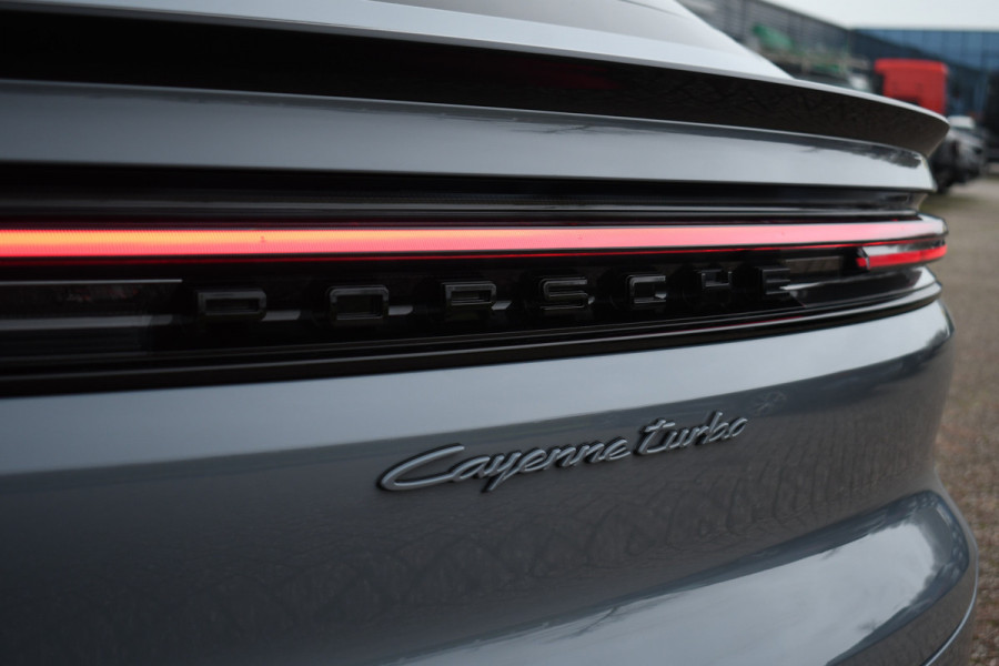Porsche Cayenne Coupé 4.0 Turbo E-Hybrid GT Burmester PDCC Carbon HUD ACC
