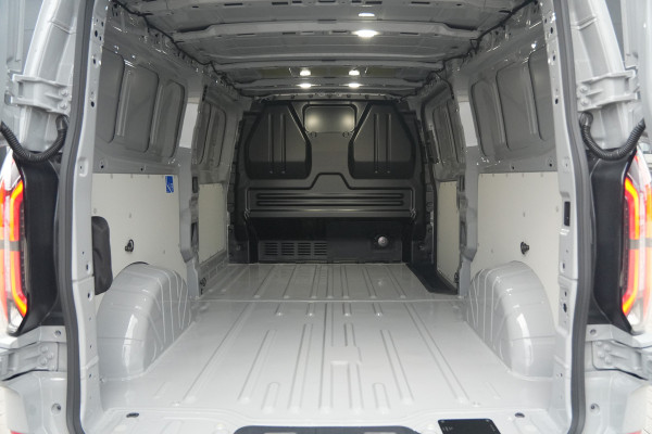 Ford E-Transit Custom 340 L2H1 Limited - Special Edition - 71kWh 218pk - 370KM WLTP - AGR Bestuurdersstoel - ACC - B&O - Navi - Stoel/Stuurverwarming