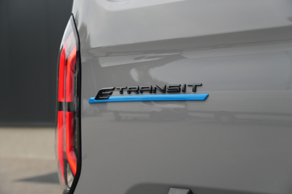 Ford E-Transit Custom 340 L2H1 Limited - Special Edition - 71kWh 218pk - 370KM WLTP - AGR Bestuurdersstoel - ACC - B&O - Navi - Stoel/Stuurverwarming