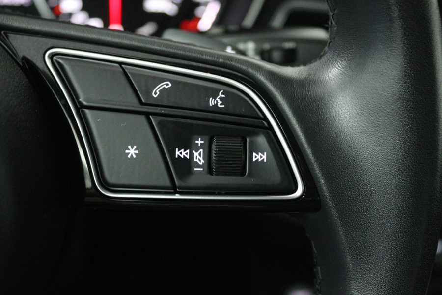 Audi A4 Limousine 35 TFSI Pro Line (ACHTERUITRIJCAMERA, CRUISE CONTROL, NAVIGATIE, PARKEERSENSOREN)