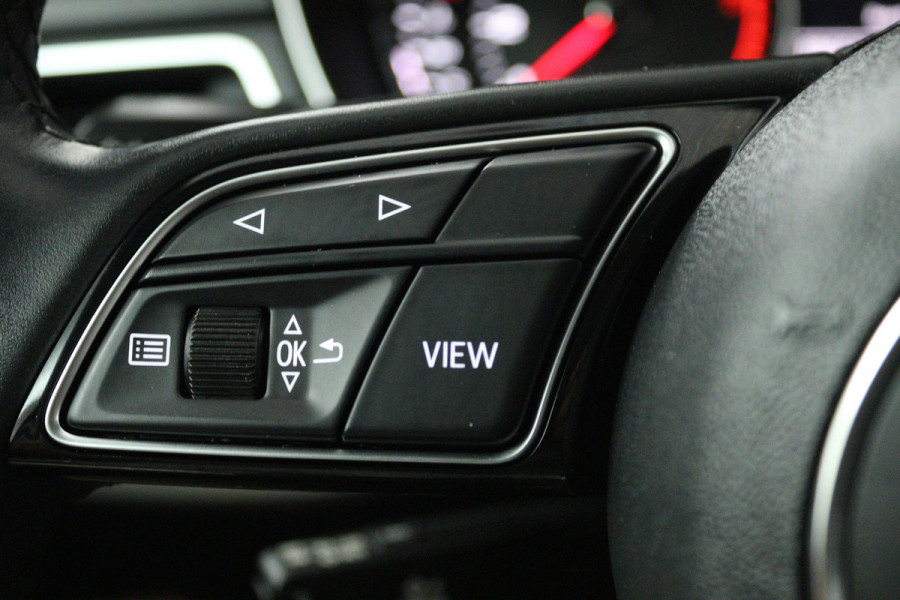 Audi A4 Limousine 35 TFSI Pro Line (ACHTERUITRIJCAMERA, CRUISE CONTROL, NAVIGATIE, PARKEERSENSOREN)