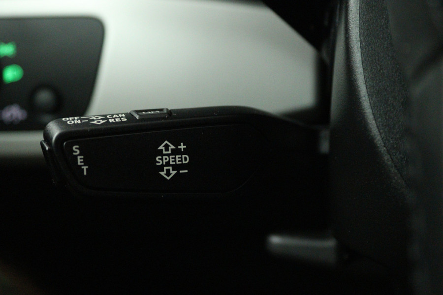 Audi A4 Limousine 35 TFSI Pro Line (ACHTERUITRIJCAMERA, CRUISE CONTROL, NAVIGATIE, PARKEERSENSOREN)