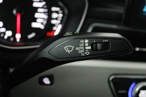 Audi A4 Limousine 35 TFSI Pro Line (ACHTERUITRIJCAMERA, CRUISE CONTROL, NAVIGATIE, PARKEERSENSOREN)
