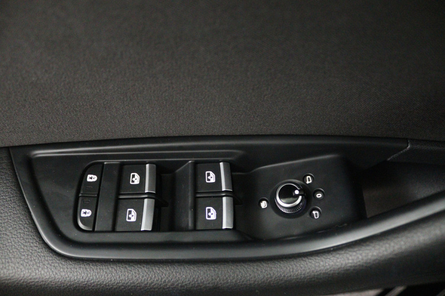 Audi A4 Limousine 35 TFSI Pro Line (ACHTERUITRIJCAMERA, CRUISE CONTROL, NAVIGATIE, PARKEERSENSOREN)