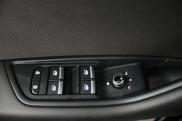 Audi A4 Limousine 35 TFSI Pro Line (ACHTERUITRIJCAMERA, CRUISE CONTROL, NAVIGATIE, PARKEERSENSOREN)