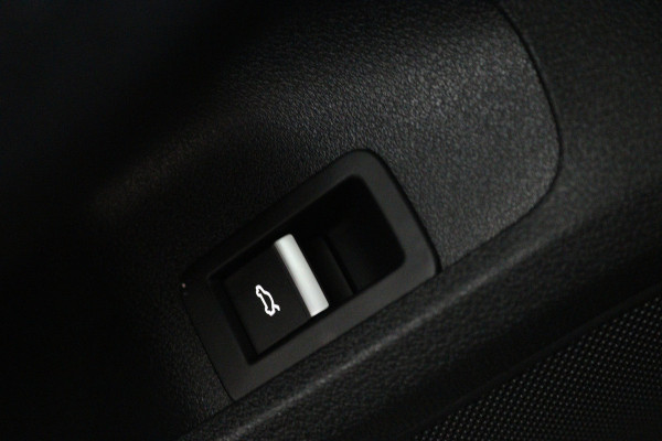 Audi A4 Limousine 35 TFSI Pro Line (ACHTERUITRIJCAMERA, CRUISE CONTROL, NAVIGATIE, PARKEERSENSOREN)
