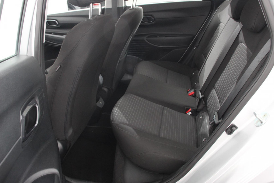 Hyundai i20 1.0 T-GDI 136 Pk Hybrid Automaat Comfort Camera Stoel/Stuurverwarming Lichtmetalen Velgen DAB Lane Assist Parkeersensoren Airco