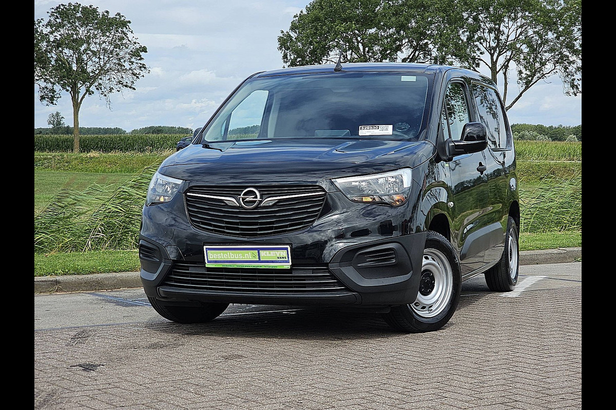 Opel Combo 1.5D L1H1 Edition Navi, Euro6, NAP, Airco, 3-Zits, 102Pk, Trekhaak, Pdc, 1e Eigenaar