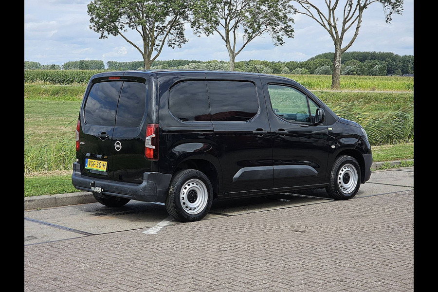 Opel Combo 1.5D L1H1 Edition Navi, Euro6, NAP, Airco, 3-Zits, 102Pk, Trekhaak, Pdc, 1e Eigenaar