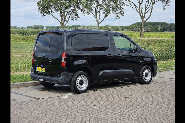 Opel Combo 1.5D L1H1 Edition Navi, Euro6, NAP, Airco, 3-Zits, 102Pk, Trekhaak, Pdc, 1e Eigenaar