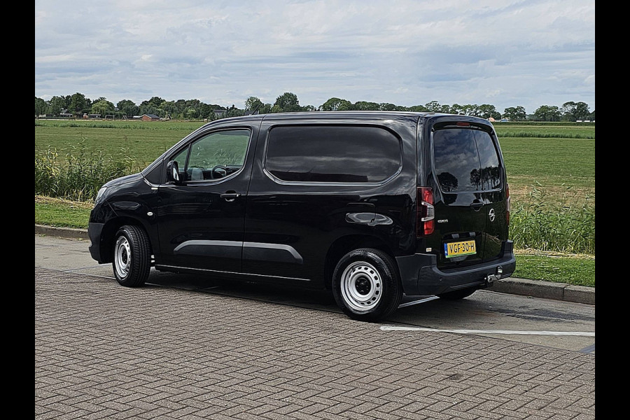 Opel Combo 1.5D L1H1 Edition Navi, Euro6, NAP, Airco, 3-Zits, 102Pk, Trekhaak, Pdc, 1e Eigenaar