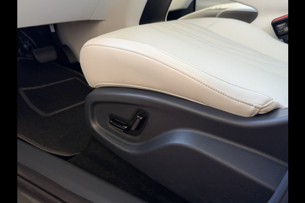 GEELY E5 Max+ 68 kWh | 475KM Bereik Speciaal Wit Leer Topuitvoering | Panoramadak | Elektr. Achterklep | 360° Camera | 8 Jaar Garantie Geely Wijchen