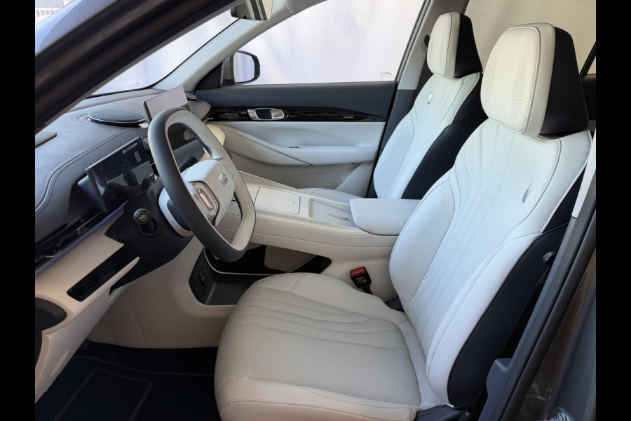 GEELY E5 Max+ 68 kWh | 475KM Bereik Speciaal Wit Leer Topuitvoering | Panoramadak | Elektr. Achterklep | 360° Camera | 8 Jaar Garantie Geely Wijchen