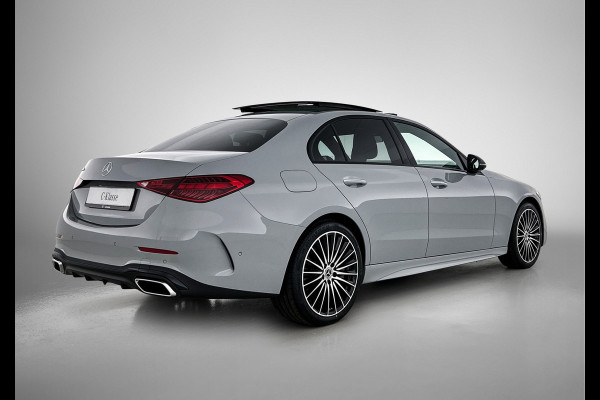 Mercedes-Benz C-Klasse 300 e 140 Years Edition | Premium Plus pakket | Nightpakket | Trekhaak | Middenconsole metaalstructuur | GUARD 360° Plus | Panoramaschuifdak | 360° camera | Burmester® 3D surround sound system | 19" multispaaks lichtmetalen AMG-velgen |
