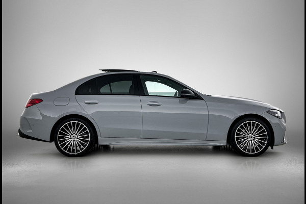 Mercedes-Benz C-Klasse 300 e 140 Years Edition | Premium Plus pakket | Nightpakket | Trekhaak | Middenconsole metaalstructuur | GUARD 360° Plus | Panoramaschuifdak | 360° camera | Burmester® 3D surround sound system | 19" multispaaks lichtmetalen AMG-velgen |