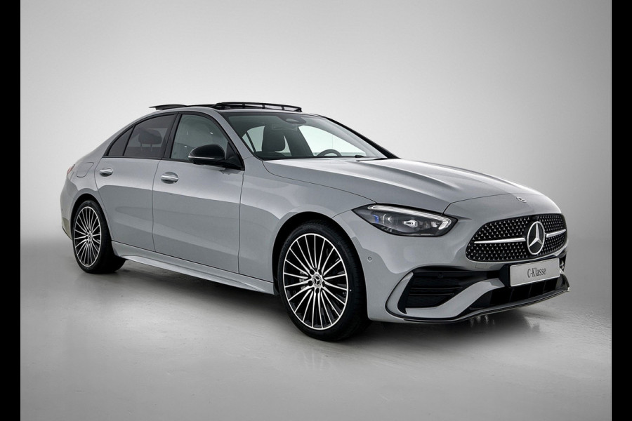 Mercedes-Benz C-Klasse 300 e 140 Years Edition | Premium Plus pakket | Nightpakket | Trekhaak | Middenconsole metaalstructuur | GUARD 360° Plus | Panoramaschuifdak | 360° camera | Burmester® 3D surround sound system | 19" multispaaks lichtmetalen AMG-velgen |