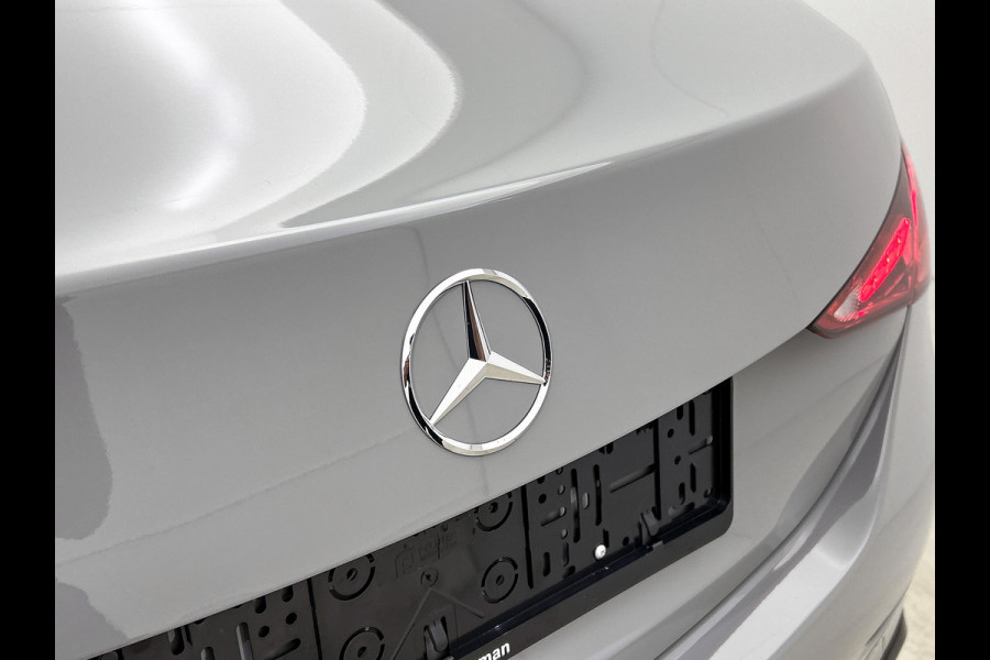 Mercedes-Benz C-Klasse 300 e 140 Years Edition | Premium Plus pakket | Nightpakket | Trekhaak | Middenconsole metaalstructuur | GUARD 360° Plus | Panoramaschuifdak | 360° camera | Burmester® 3D surround sound system | 19" multispaaks lichtmetalen AMG-velgen |
