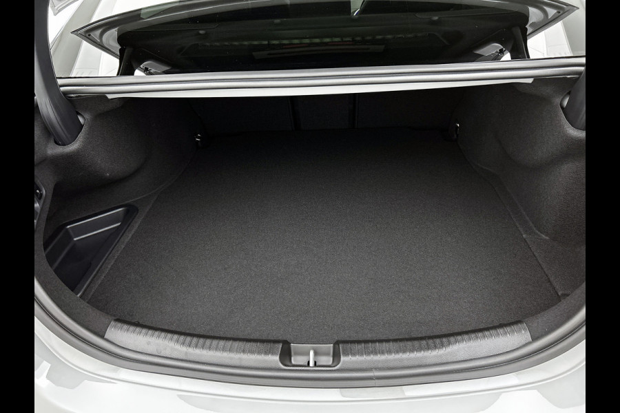 Mercedes-Benz C-Klasse 300 e 140 Years Edition | Premium Plus pakket | Nightpakket | Trekhaak | Middenconsole metaalstructuur | GUARD 360° Plus | Panoramaschuifdak | 360° camera | Burmester® 3D surround sound system | 19" multispaaks lichtmetalen AMG-velgen |