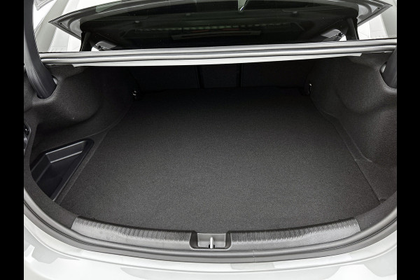 Mercedes-Benz C-Klasse 300 e 140 Years Edition | Premium Plus pakket | Nightpakket | Trekhaak | Middenconsole metaalstructuur | GUARD 360° Plus | Panoramaschuifdak | 360° camera | Burmester® 3D surround sound system | 19" multispaaks lichtmetalen AMG-velgen |