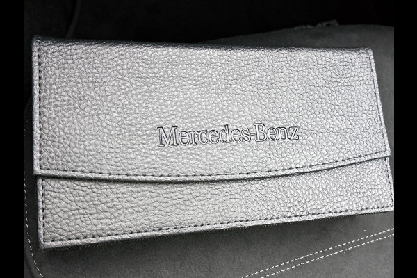 Mercedes-Benz C-Klasse 300 e 140 Years Edition | Premium Plus pakket | Nightpakket | Trekhaak | Middenconsole metaalstructuur | GUARD 360° Plus | Panoramaschuifdak | 360° camera | Burmester® 3D surround sound system | 19" multispaaks lichtmetalen AMG-velgen |