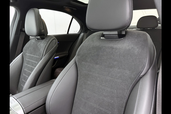 Mercedes-Benz C-Klasse 300 e 140 Years Edition | Premium Plus pakket | Nightpakket | Trekhaak | Middenconsole metaalstructuur | GUARD 360° Plus | Panoramaschuifdak | 360° camera | Burmester® 3D surround sound system | 19" multispaaks lichtmetalen AMG-velgen |