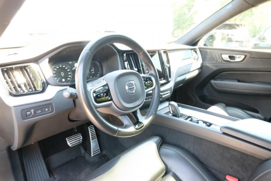 Volvo XC60 2.0 T6 Plug-in hybrid AWD R-Design 340 PK | Panoramadak | Standkachel | Harman Kardon audio | Stoelverwarming / koeling