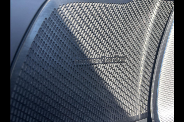 Volvo XC60 2.0 T6 Plug-in hybrid AWD R-Design 340 PK | Panoramadak | Standkachel | Harman Kardon audio | Stoelverwarming / koeling