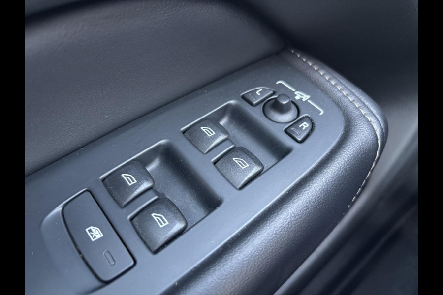 Volvo XC60 2.0 T6 Plug-in hybrid AWD R-Design 340 PK | Panoramadak | Standkachel | Harman Kardon audio | Stoelverwarming / koeling