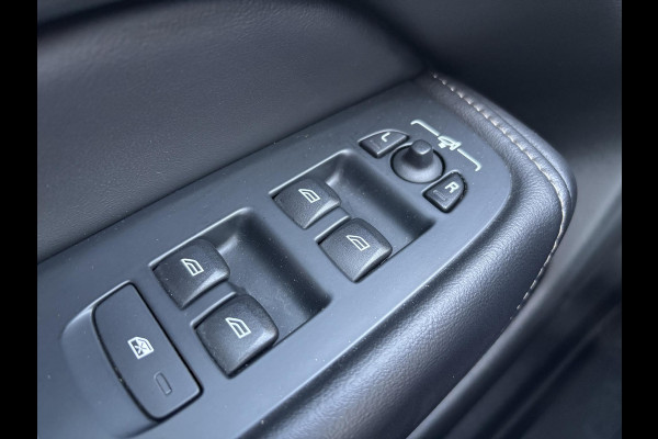 Volvo XC60 2.0 T6 Plug-in hybrid AWD R-Design 340 PK | Panoramadak | Standkachel | Harman Kardon audio | Stoelverwarming / koeling