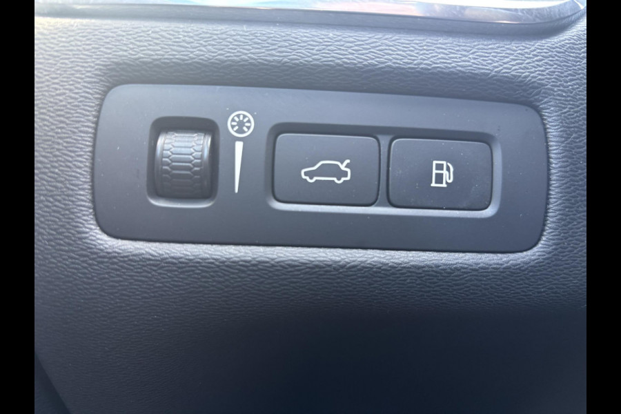 Volvo XC60 2.0 T6 Plug-in hybrid AWD R-Design 340 PK | Panoramadak | Standkachel | Harman Kardon audio | Stoelverwarming / koeling