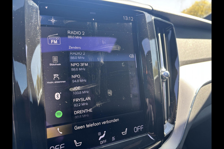 Volvo XC60 2.0 T6 Plug-in hybrid AWD R-Design 340 PK | Panoramadak | Standkachel | Harman Kardon audio | Stoelverwarming / koeling