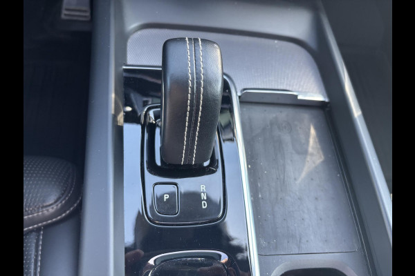 Volvo XC60 2.0 T6 Plug-in hybrid AWD R-Design 340 PK | Panoramadak | Standkachel | Harman Kardon audio | Stoelverwarming / koeling