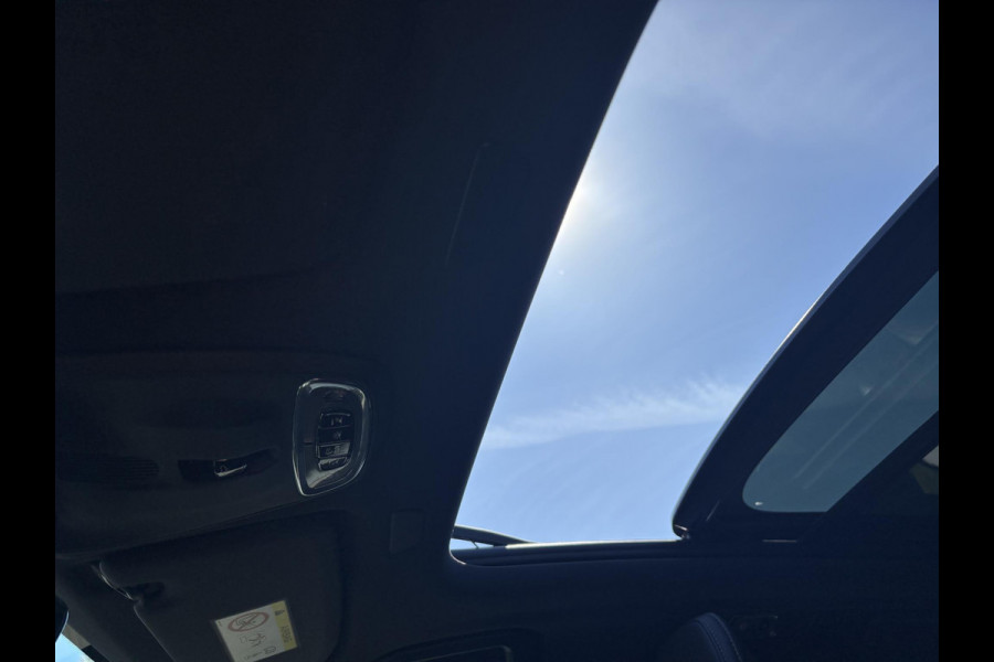 Volvo XC60 2.0 T6 Plug-in hybrid AWD R-Design 340 PK | Panoramadak | Standkachel | Harman Kardon audio | Stoelverwarming / koeling