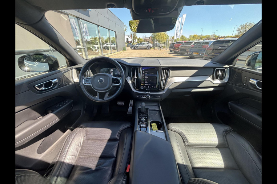 Volvo XC60 2.0 T6 Plug-in hybrid AWD R-Design 340 PK | Panoramadak | Standkachel | Harman Kardon audio | Stoelverwarming / koeling
