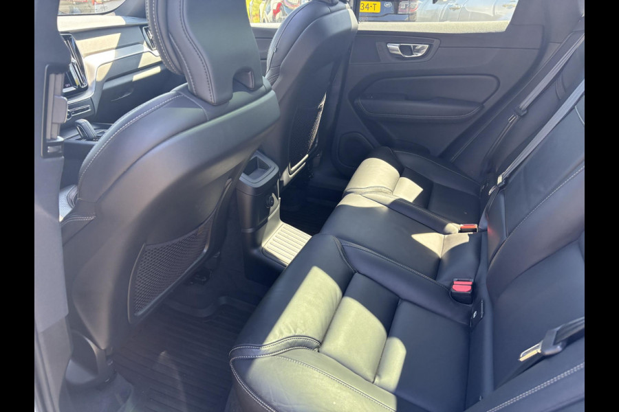 Volvo XC60 2.0 T6 Plug-in hybrid AWD R-Design 340 PK | Panoramadak | Standkachel | Harman Kardon audio | Stoelverwarming / koeling