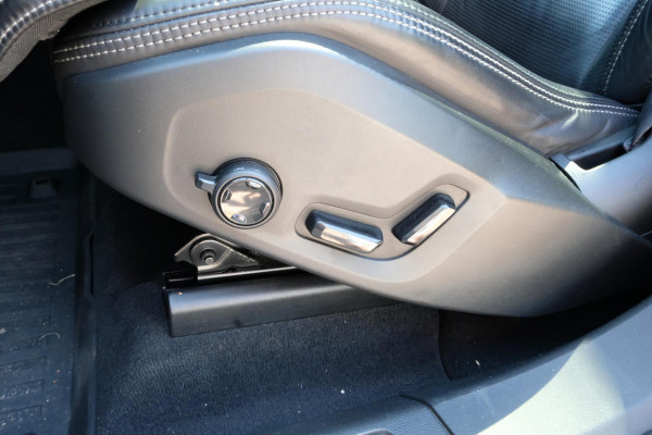 Volvo XC60 2.0 T6 Plug-in hybrid AWD R-Design 340 PK | Panoramadak | Standkachel | Harman Kardon audio | Stoelverwarming / koeling