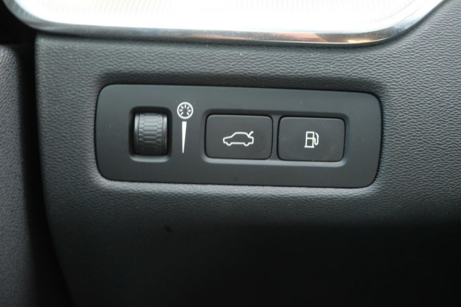 Volvo XC60 2.0 T6 Plug-in hybrid AWD R-Design 340 PK | Panoramadak | Standkachel | Harman Kardon audio | Stoelverwarming / koeling