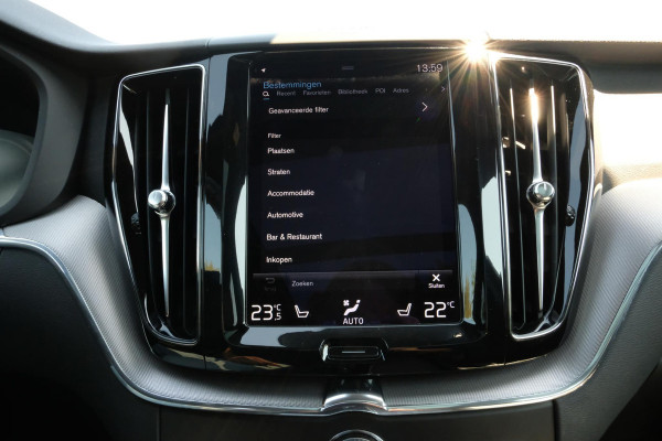 Volvo XC60 2.0 T6 Plug-in hybrid AWD R-Design 340 PK | Panoramadak | Standkachel | Harman Kardon audio | Stoelverwarming / koeling