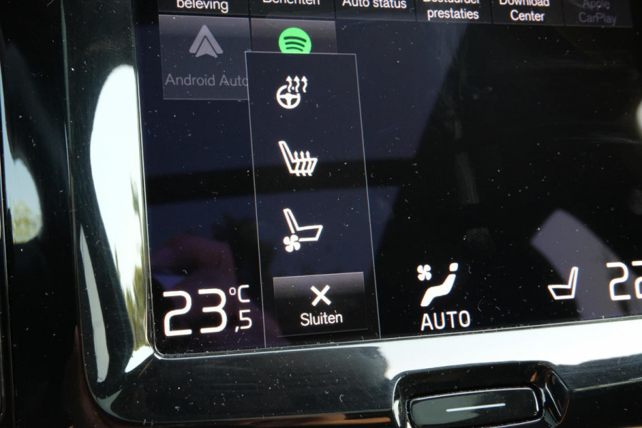 Volvo XC60 2.0 T6 Plug-in hybrid AWD R-Design 340 PK | Panoramadak | Standkachel | Harman Kardon audio | Stoelverwarming / koeling