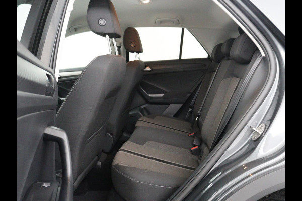 Volkswagen T-Roc 1.5 TSI Sport | Stoelverwarming | Adaptive cruise | Navigatie | Bluetooth | Camera | Park assist | Climate controle | Lane assist | Trekhaak