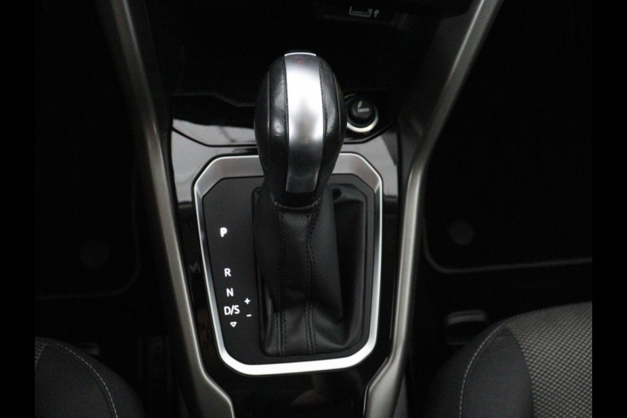 Volkswagen T-Roc 1.5 TSI Sport | Stoelverwarming | Adaptive cruise | Navigatie | Bluetooth | Camera | Park assist | Climate controle | Lane assist | Trekhaak