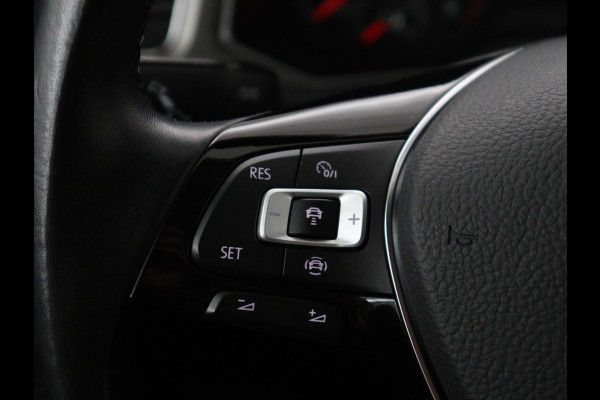 Volkswagen T-Roc 1.5 TSI Sport | Stoelverwarming | Adaptive cruise | Navigatie | Bluetooth | Camera | Park assist | Climate controle | Lane assist | Trekhaak