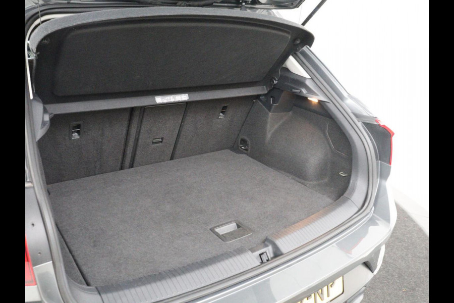 Volkswagen T-Roc 1.5 TSI Sport | Stoelverwarming | Adaptive cruise | Navigatie | Bluetooth | Camera | Park assist | Climate controle | Lane assist | Trekhaak
