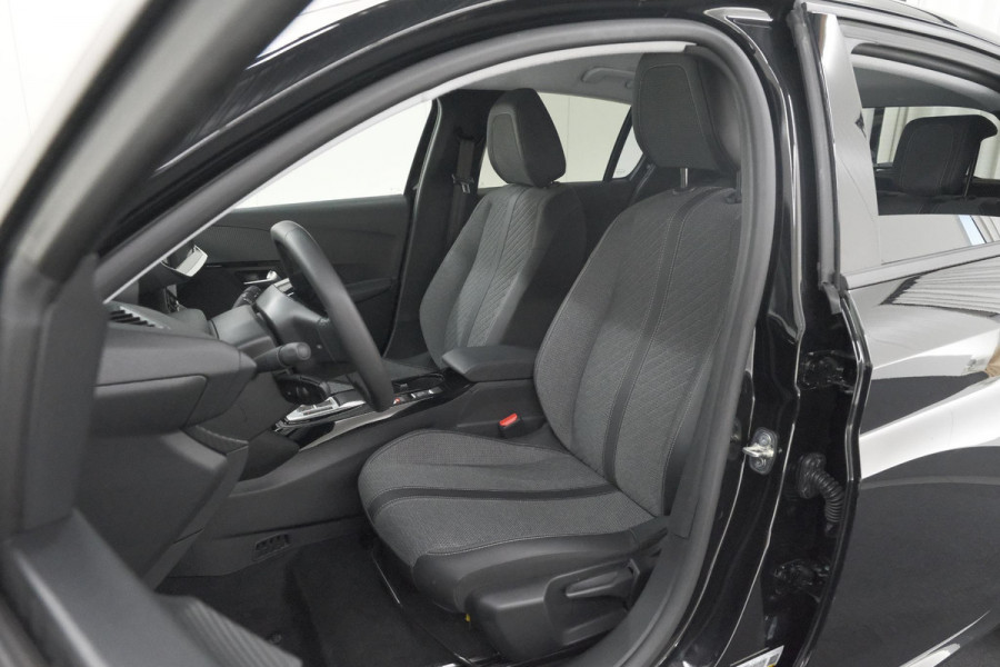 Peugeot 208 EV Allure 50 kWh | 98,9% SOH | 11 KW Lader | Navigatie | Parkeersensoren