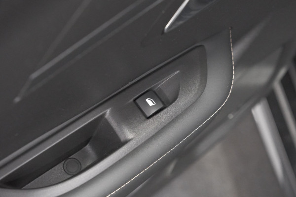 Peugeot 208 EV Allure 50 kWh | 98,9% SOH | 11 KW Lader | Navigatie | Parkeersensoren