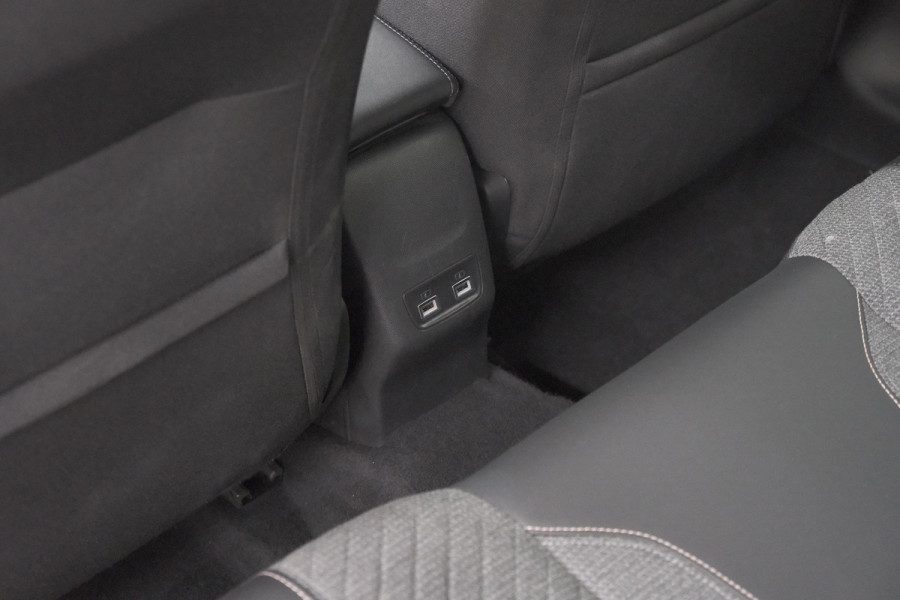 Peugeot 208 EV Allure 50 kWh | 98,9% SOH | 11 KW Lader | Navigatie | Parkeersensoren